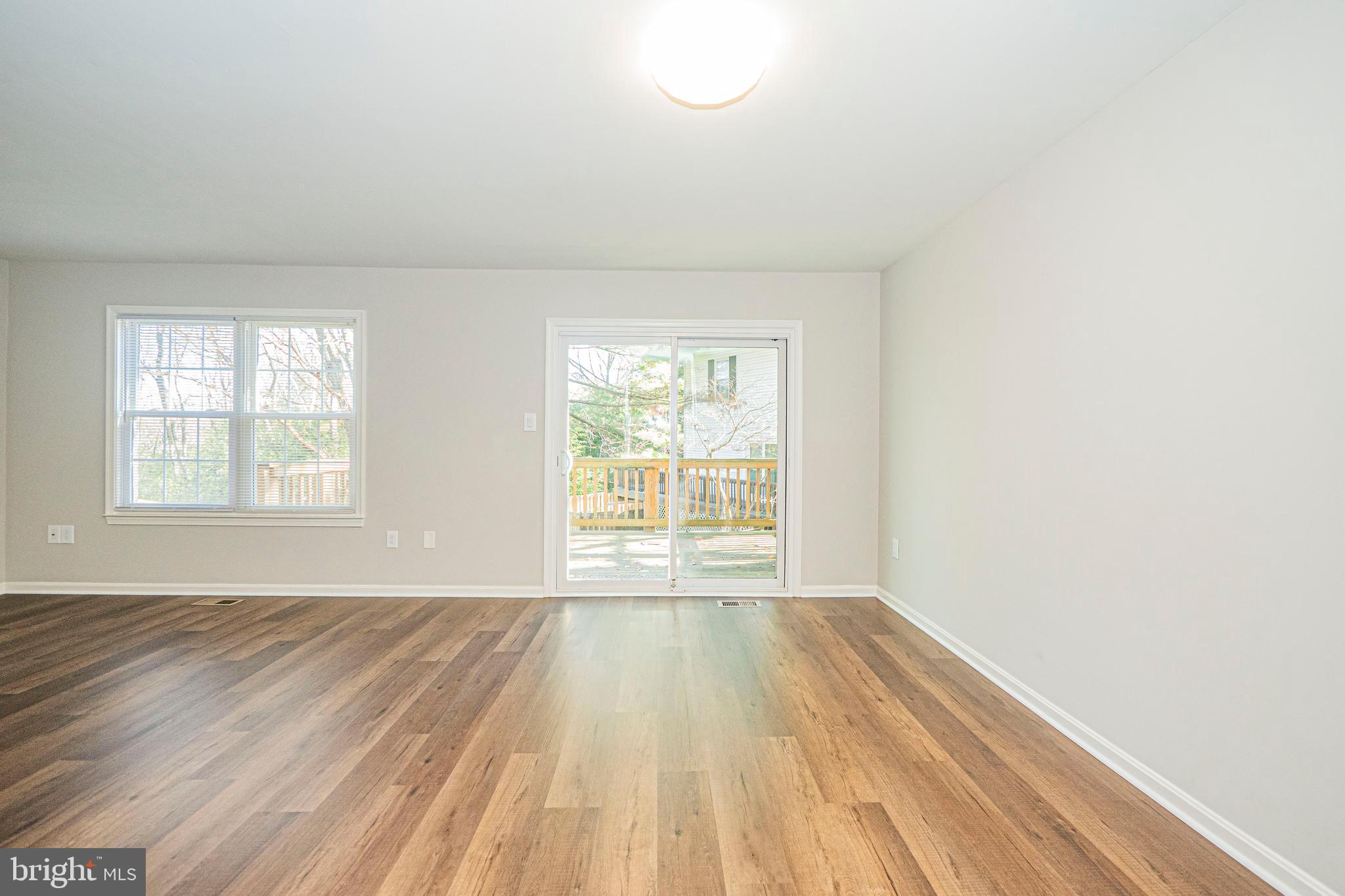 101 Kestrel Court Gaithersburg, MD 20879 - Photo 18 of 53 Main Level - Living Room