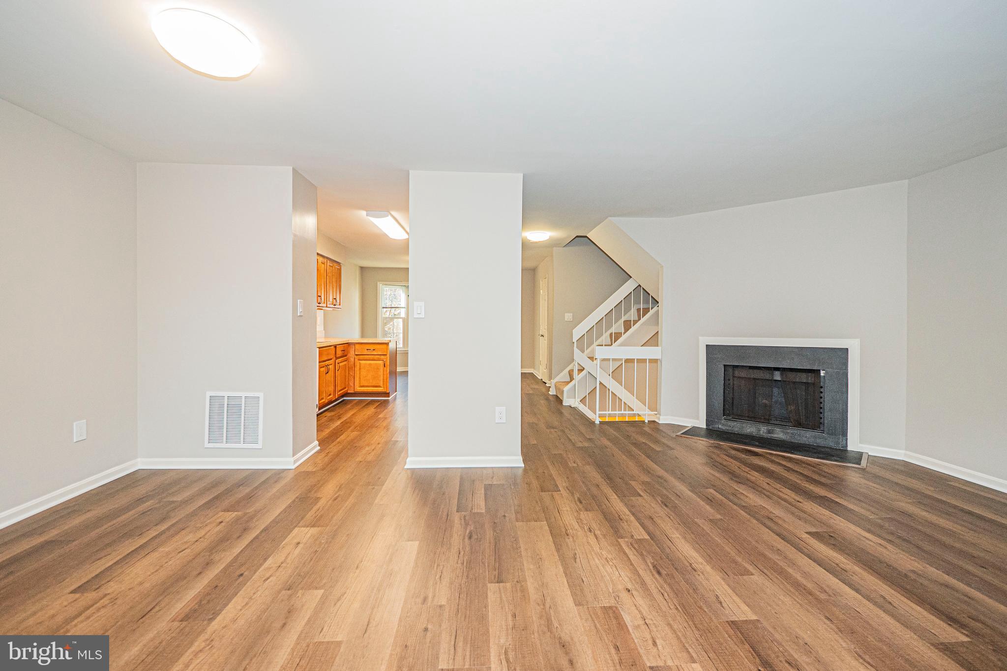 101 Kestrel Court Gaithersburg, MD 20879 - Photo 20 of 53 Main Level - Living Room