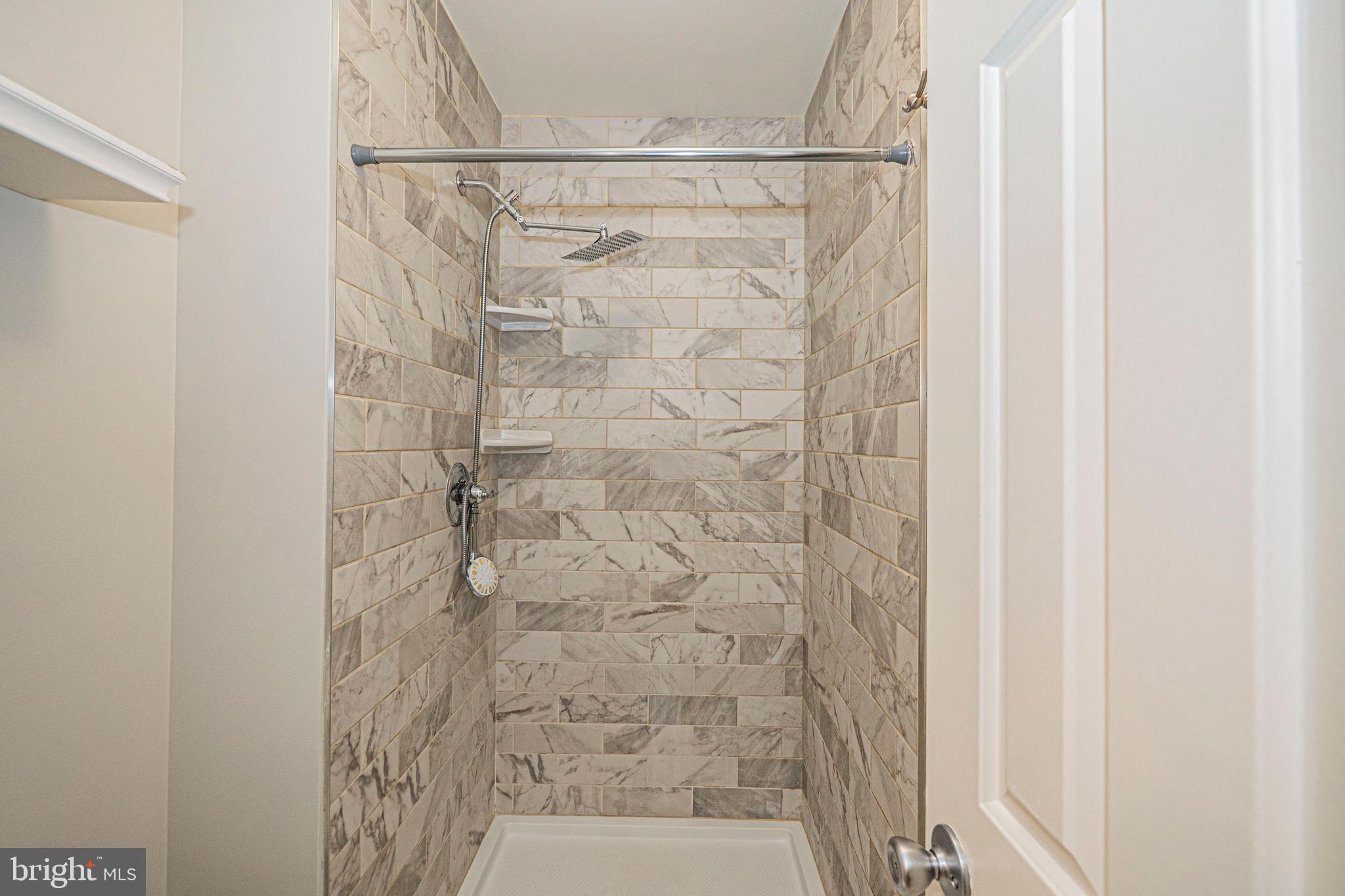 101 Kestrel Court Gaithersburg, MD 20879 - Photo 39 of 53 Upper Level - Primary Bathroom