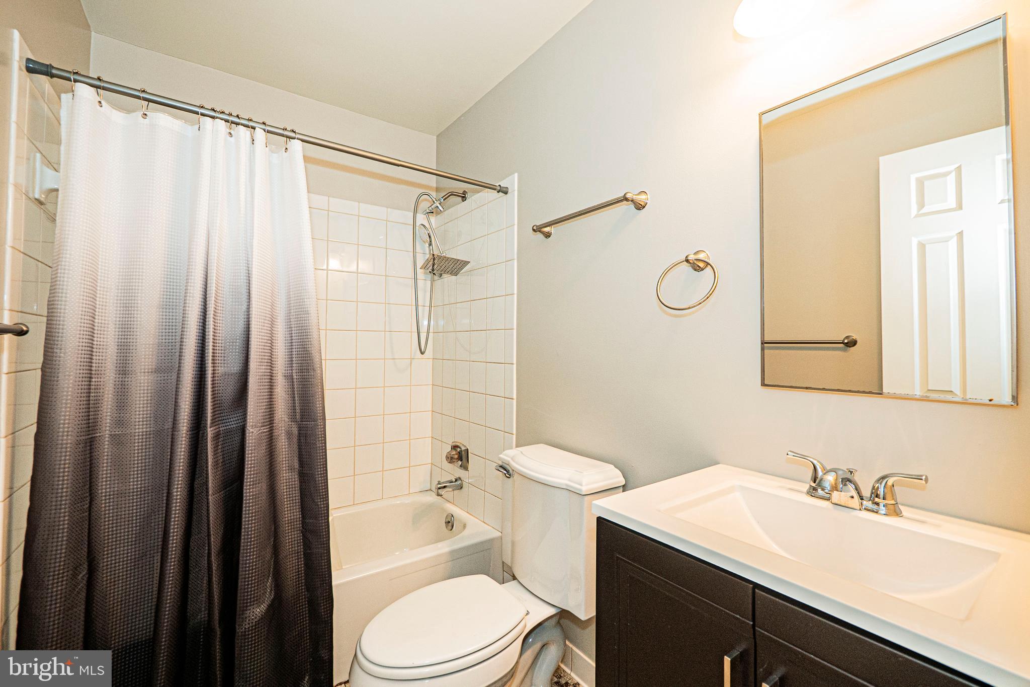 101 Kestrel Court Gaithersburg, MD 20879 - Photo 45 of 53 Upper Level - Hall Full Bathroom