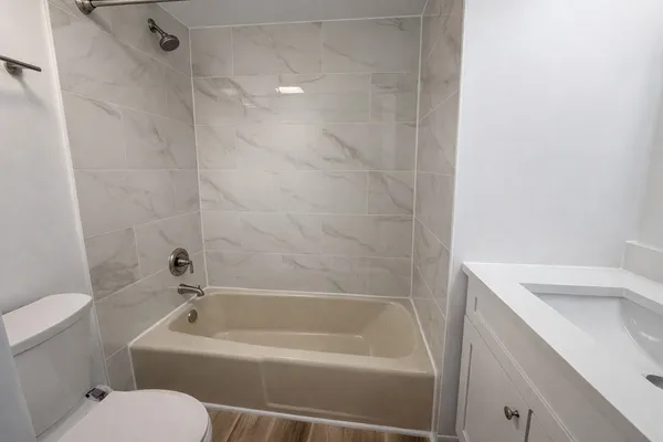 $2,100 | 210 Fountainview Lane, Unit 3A, Lombard, IL 60148