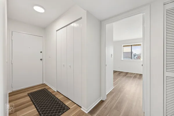 $2,100 | 210 Fountainview Lane, Unit 3A, Lombard, IL 60148