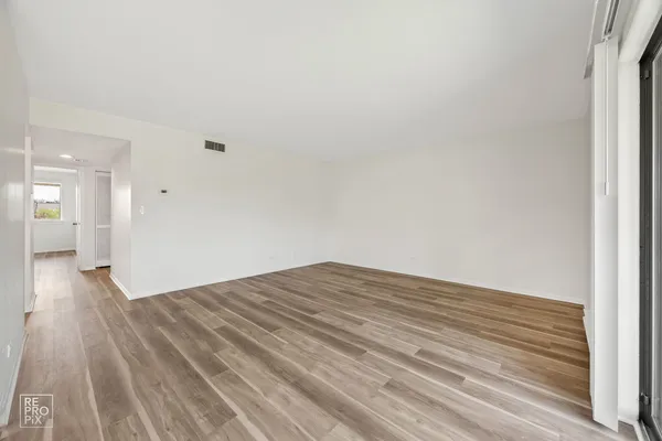 $2,100 | 210 Fountainview Lane, Unit 3A, Lombard, IL 60148