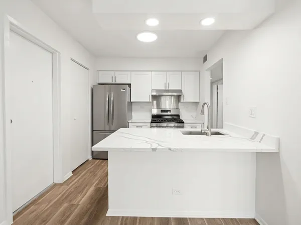 $2,100 | 210 Fountainview Lane, Unit 3A, Lombard, IL 60148
