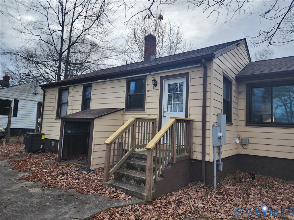 3005 Collins Road Richmond, VA 23223 - Photo 4 of 7 a front view of a house with a porch