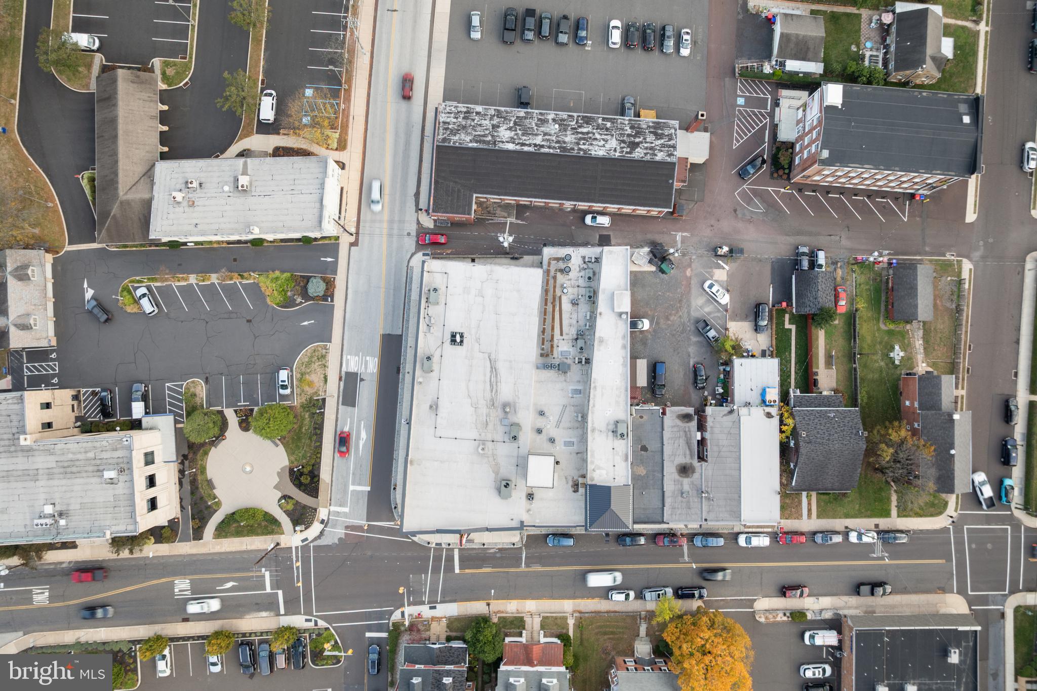 30 West Broad Street Souderton, PA 18964 - Photo 28 of 34 a picture of a bathroom with mirror and sink