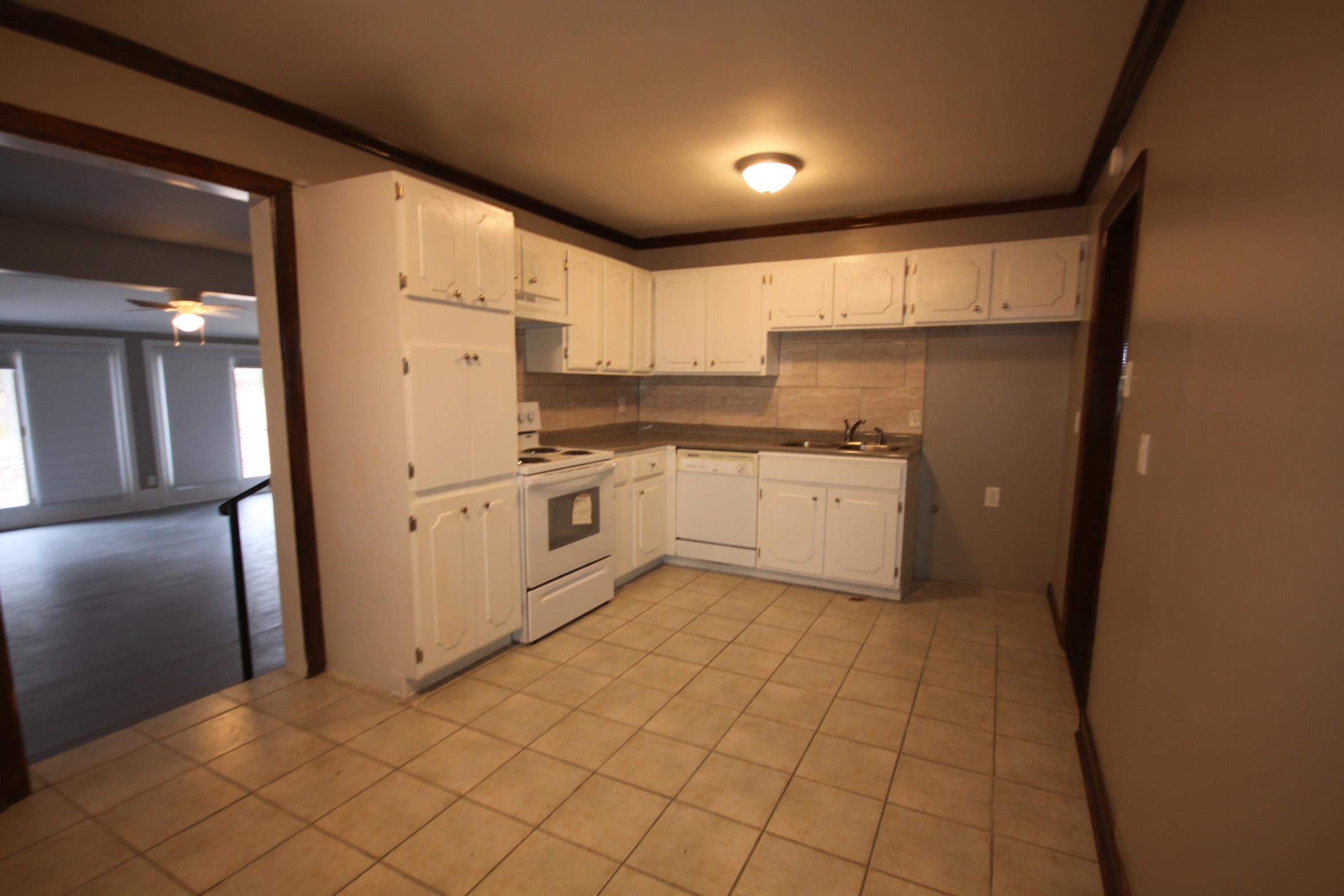 2780 Elmore Park Road Bartlett, TN 38134 - Photo 3 of 12