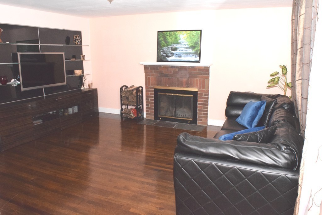 17 Worcester Road Sharon, MA 02067 - Photo 5 of 14 Gallery Image 5