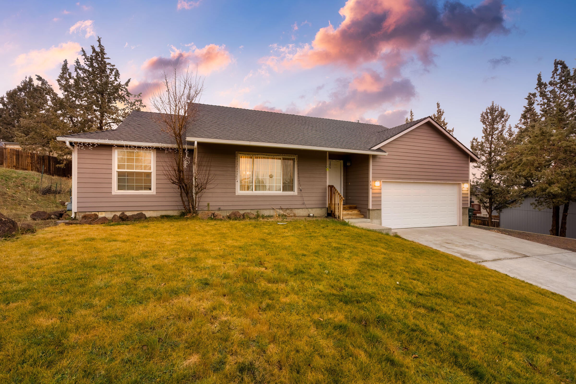 684 Southwest Elk Ridge Court Madras, OR 97741 - Photo 1 of 26 Front of home