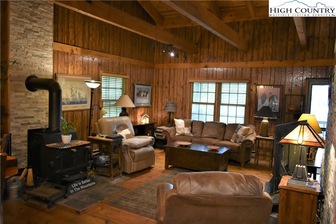 276 Red Oak Road Newland, NC 28657 - Photo 7 of 29 Gallery Image 7