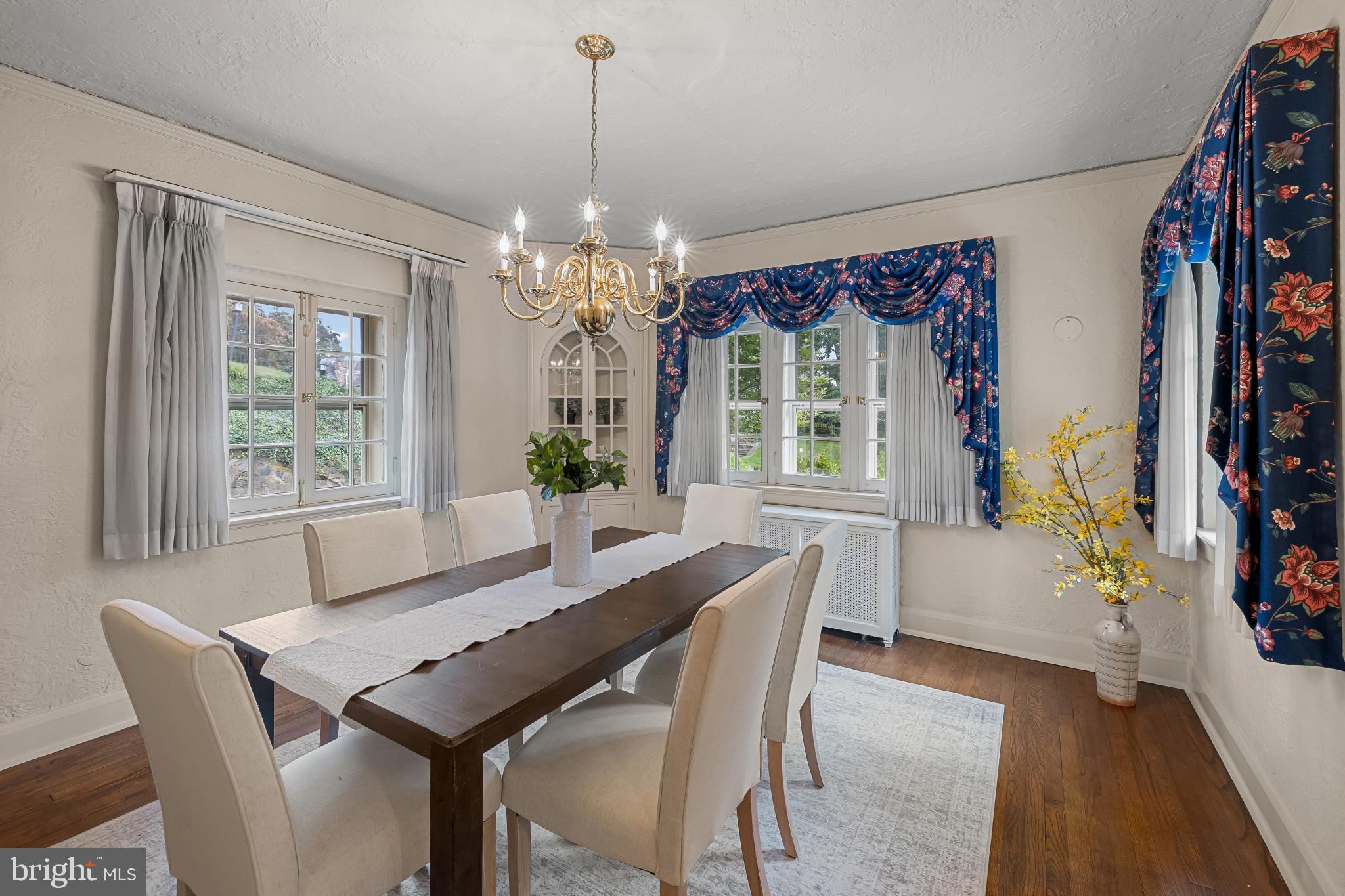 302 Tunbridge Road Baltimore, MD 21212 - Photo 13 of 77 Charming dining space with elegant details.