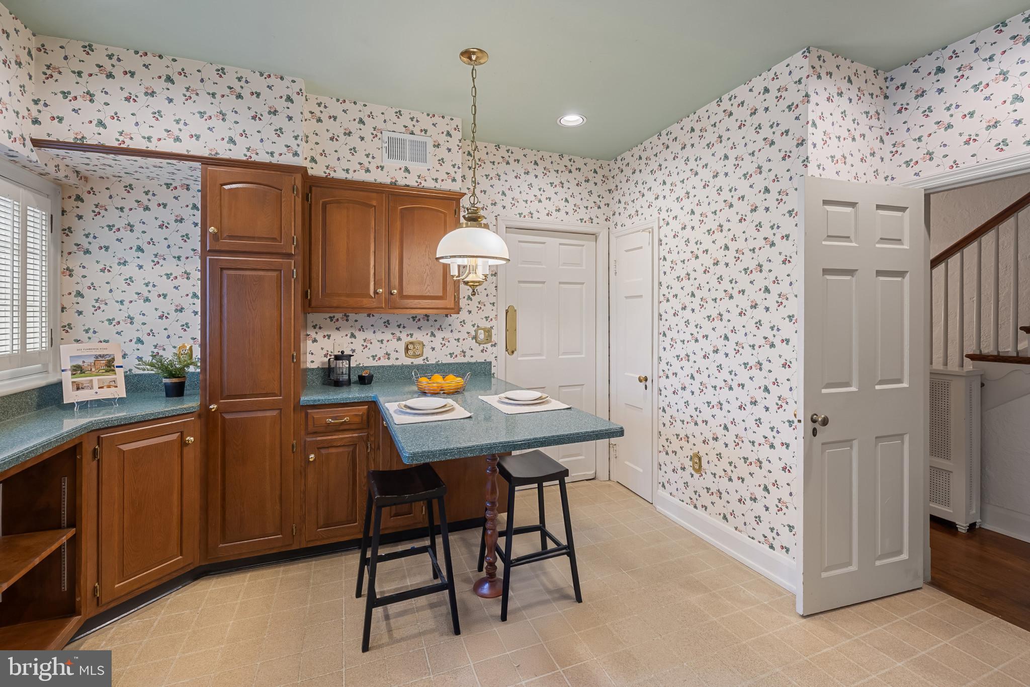 302 Tunbridge Road Baltimore, MD 21212 - Photo 16 of 77 Breakfast, eat-in kitchen.