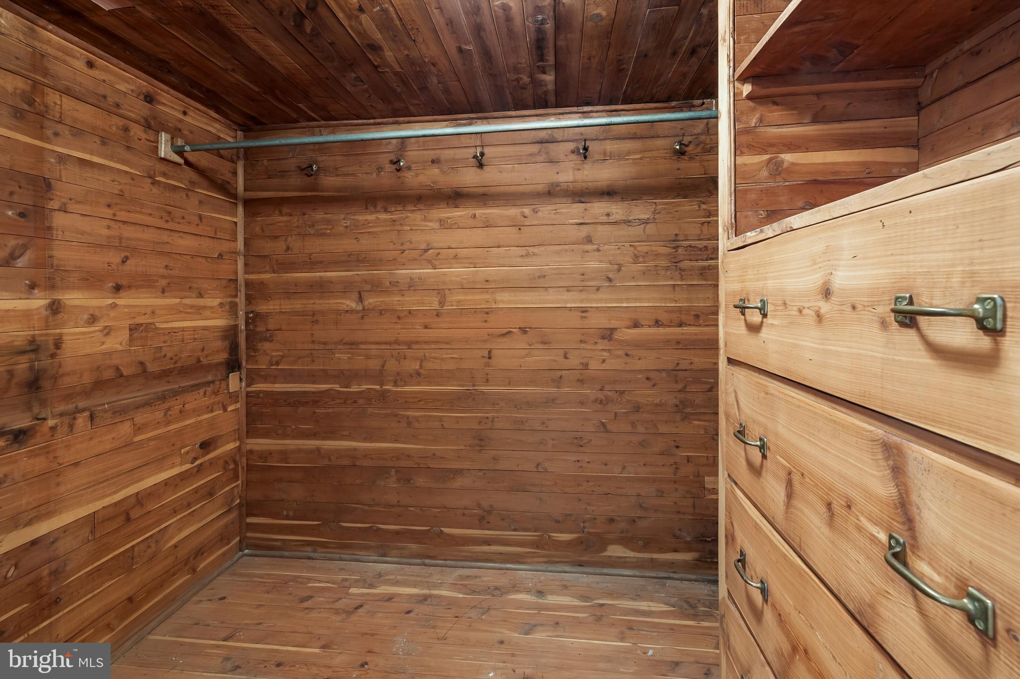 302 Tunbridge Road Baltimore, MD 21212 - Photo 25 of 77 Warm wooden retreat for organized living.