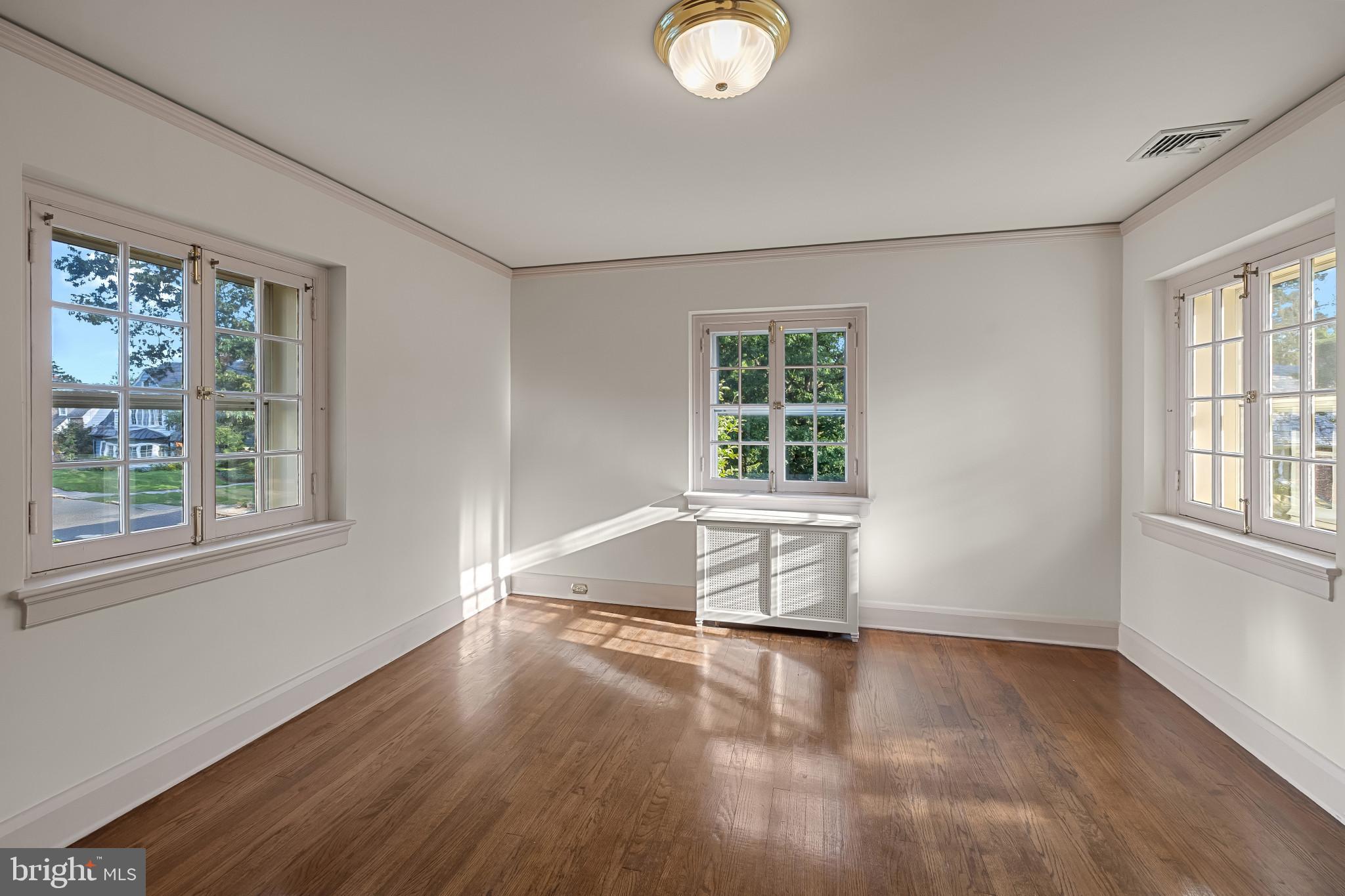 302 Tunbridge Road Baltimore, MD 21212 - Photo 33 of 77 an empty room with wooden floor and windows