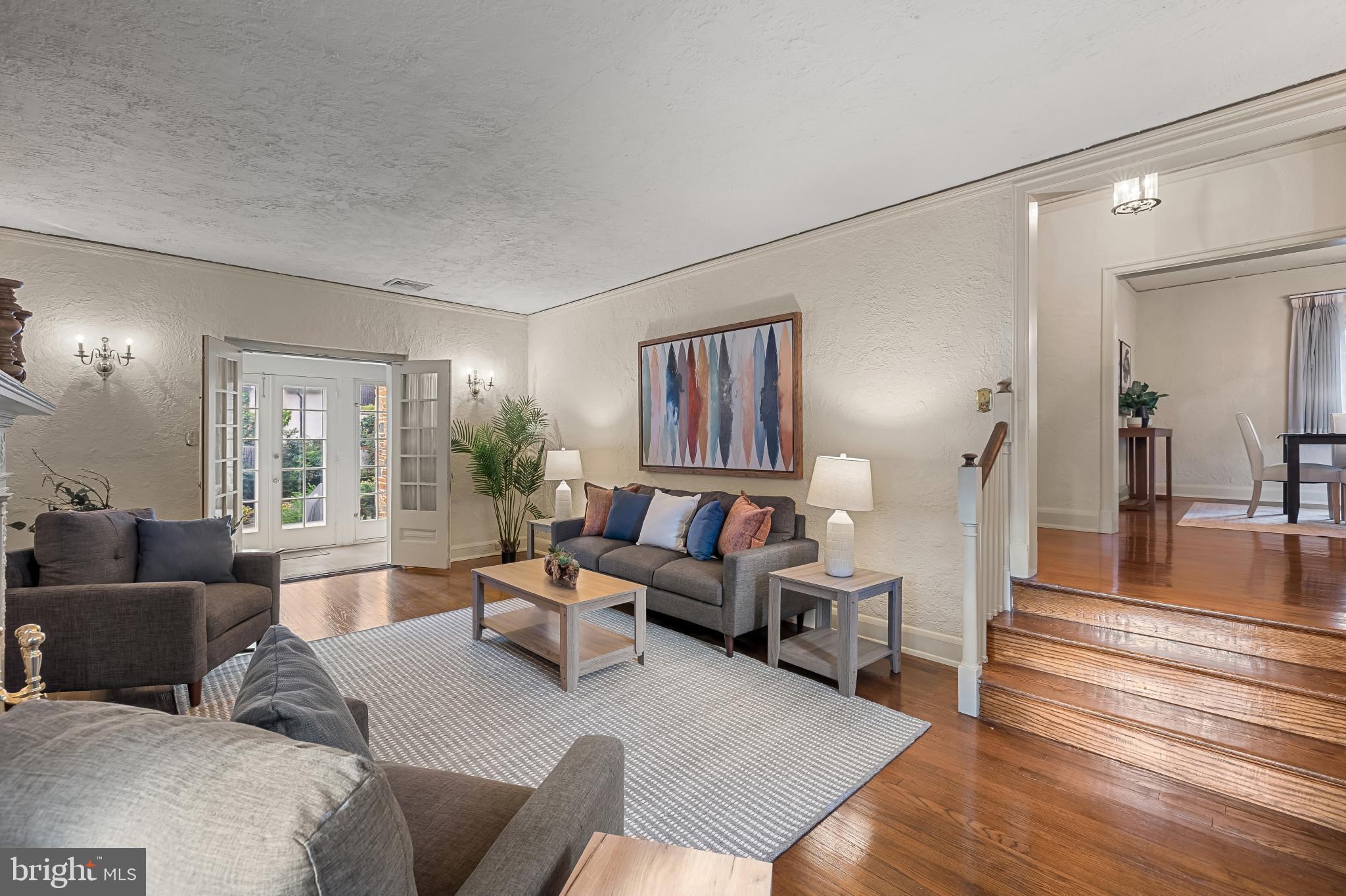 302 Tunbridge Road Baltimore, MD 21212 - Photo 6 of 77 a living room with furniture and wooden floor
