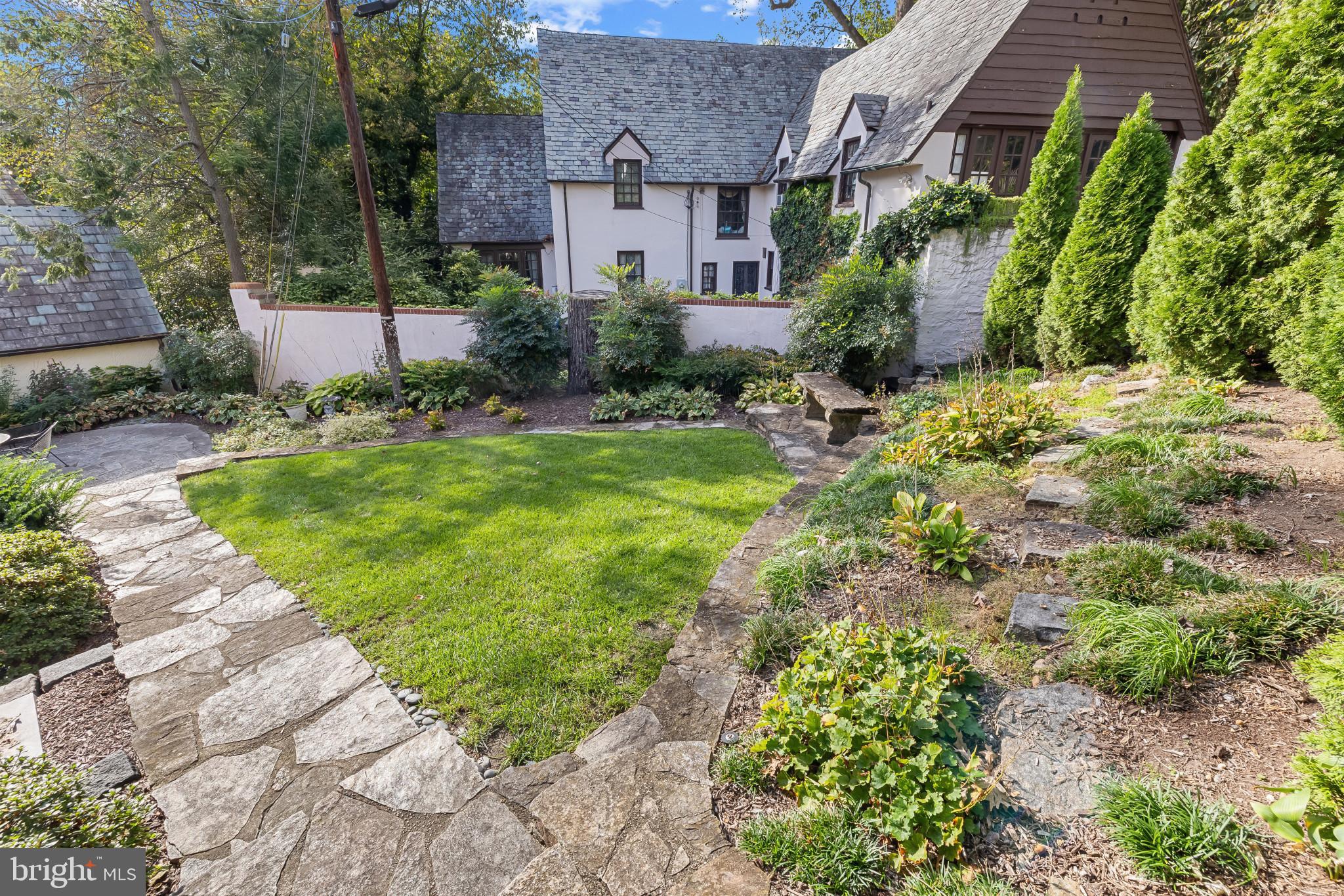302 Tunbridge Road Baltimore, MD 21212 - Photo 74 of 77 a view of a house with a garden