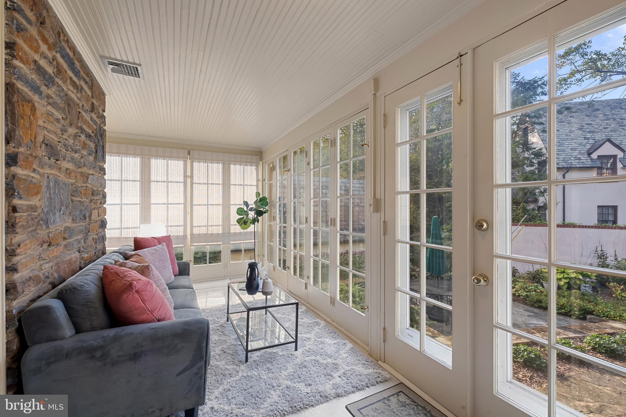 302 Tunbridge Road Baltimore, MD 21212 - Photo 10 of 77 a living room with furniture and a window