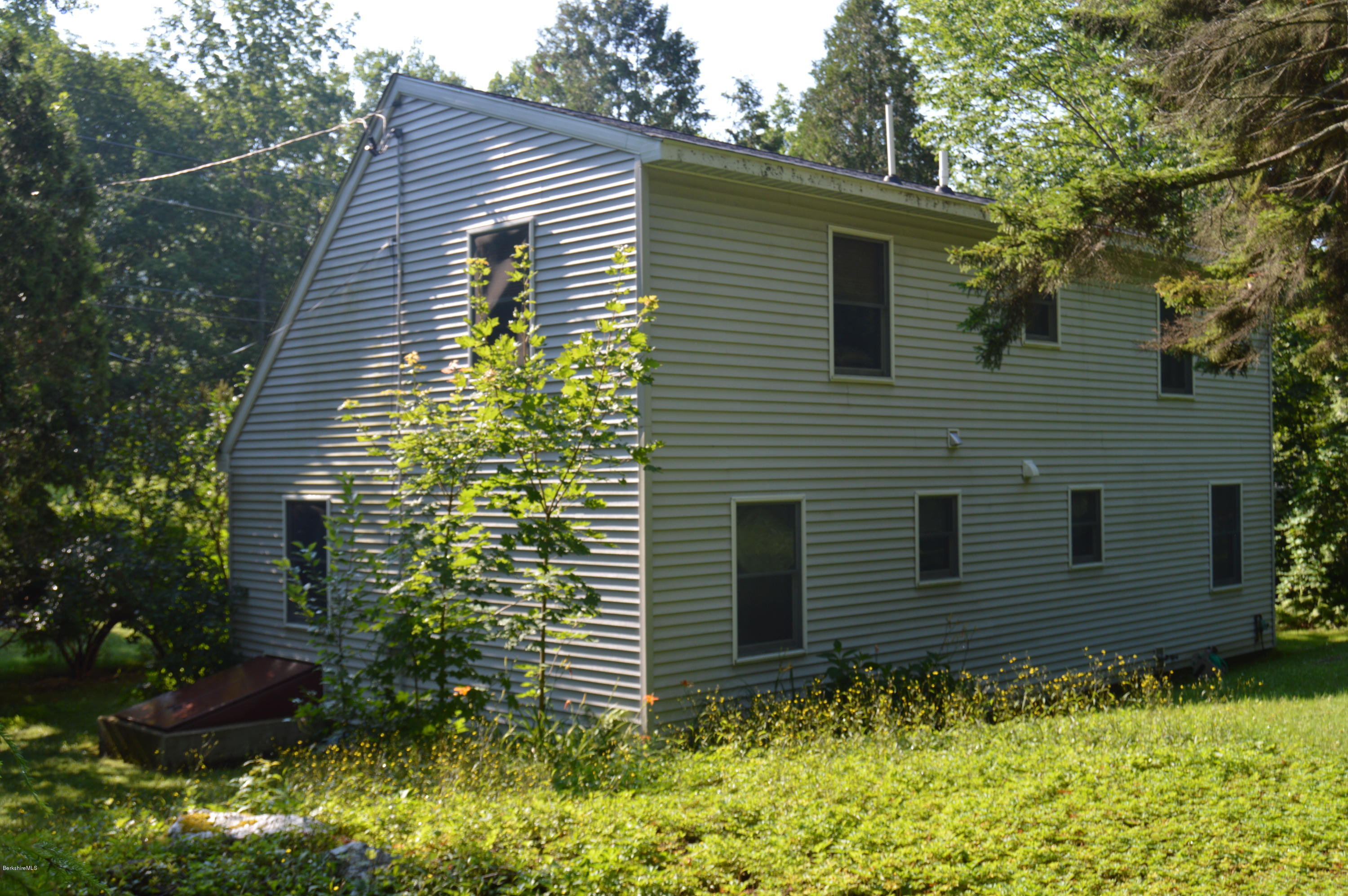 2965 Hancock Road Hancock, MA 01267 - Photo 6 of 33 a backyard of a house