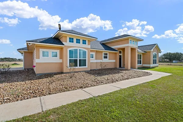 $790,000 | 8131 Brinkmeyer Road, Needville, TX 77461