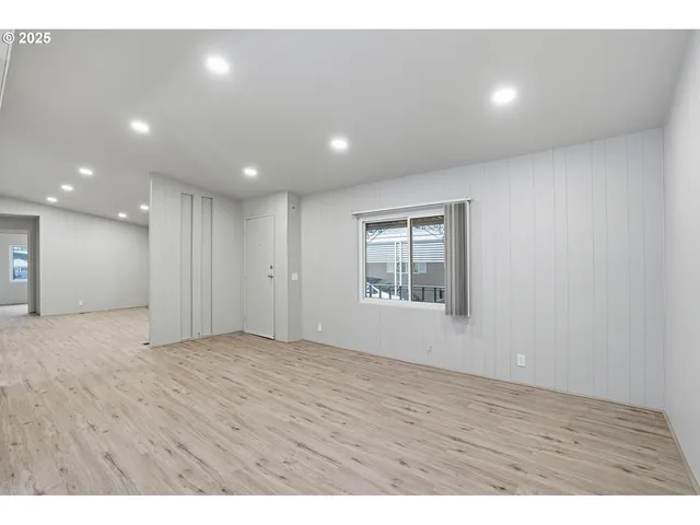 $89,900 | 21100 Northeast Sandy Boulevard, Unit 59, Fairview, OR 97024