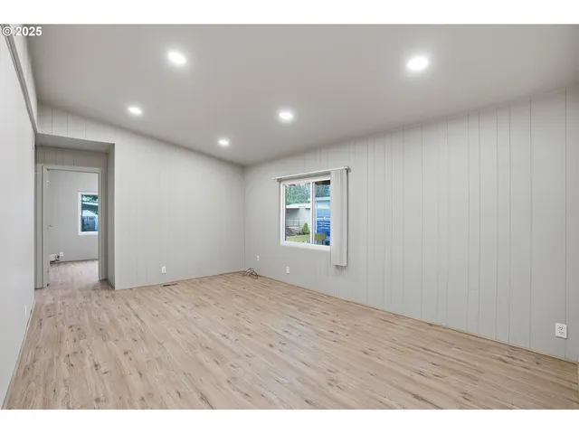 $89,900 | 21100 Northeast Sandy Boulevard, Unit 59, Fairview, OR 97024