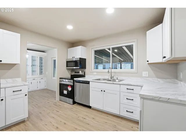 $89,900 | 21100 Northeast Sandy Boulevard, Unit 59, Fairview, OR 97024