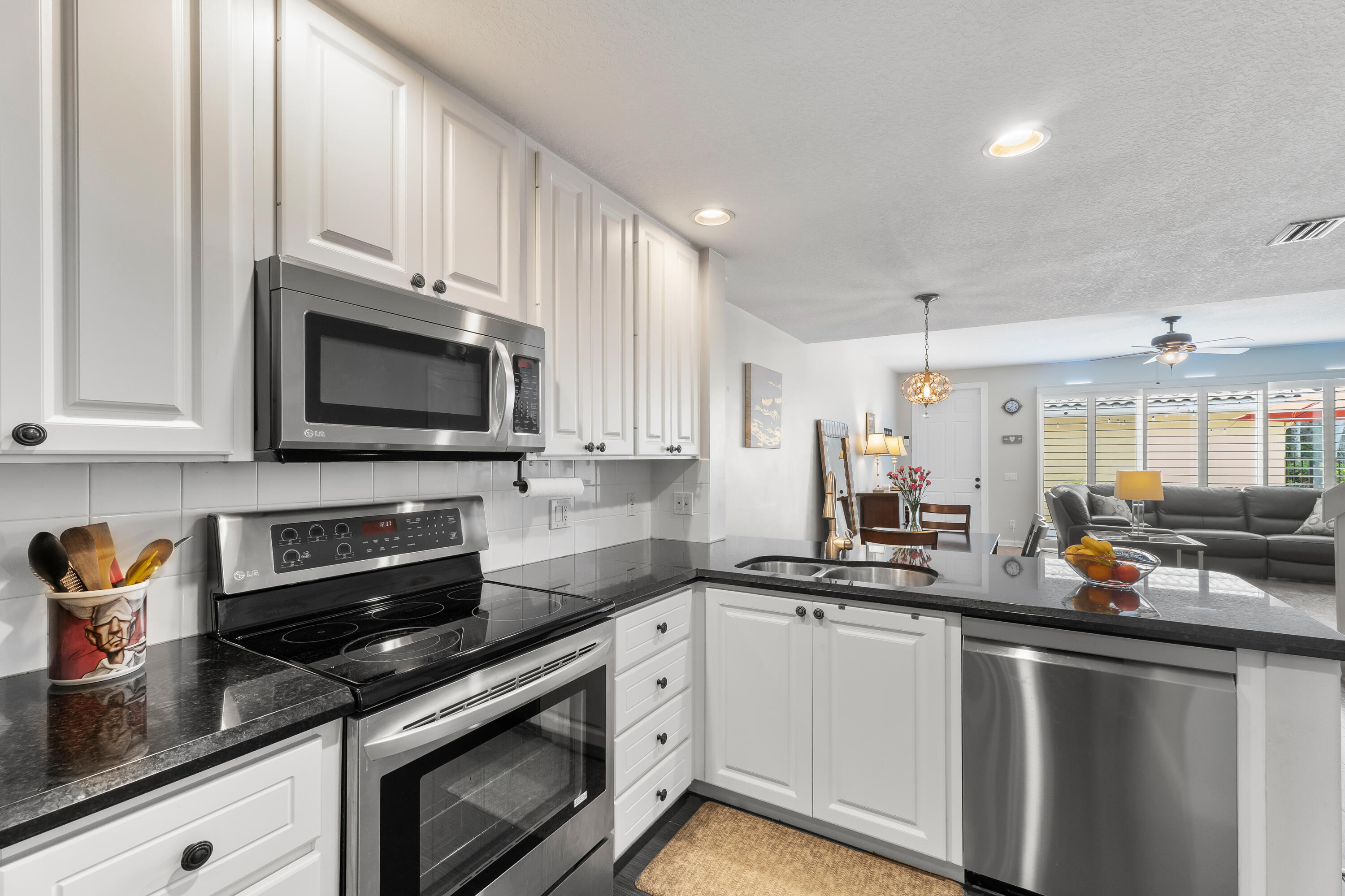 4050 Parkside Drive Jupiter, FL 33458 - Photo 21 of 59 Kitchen