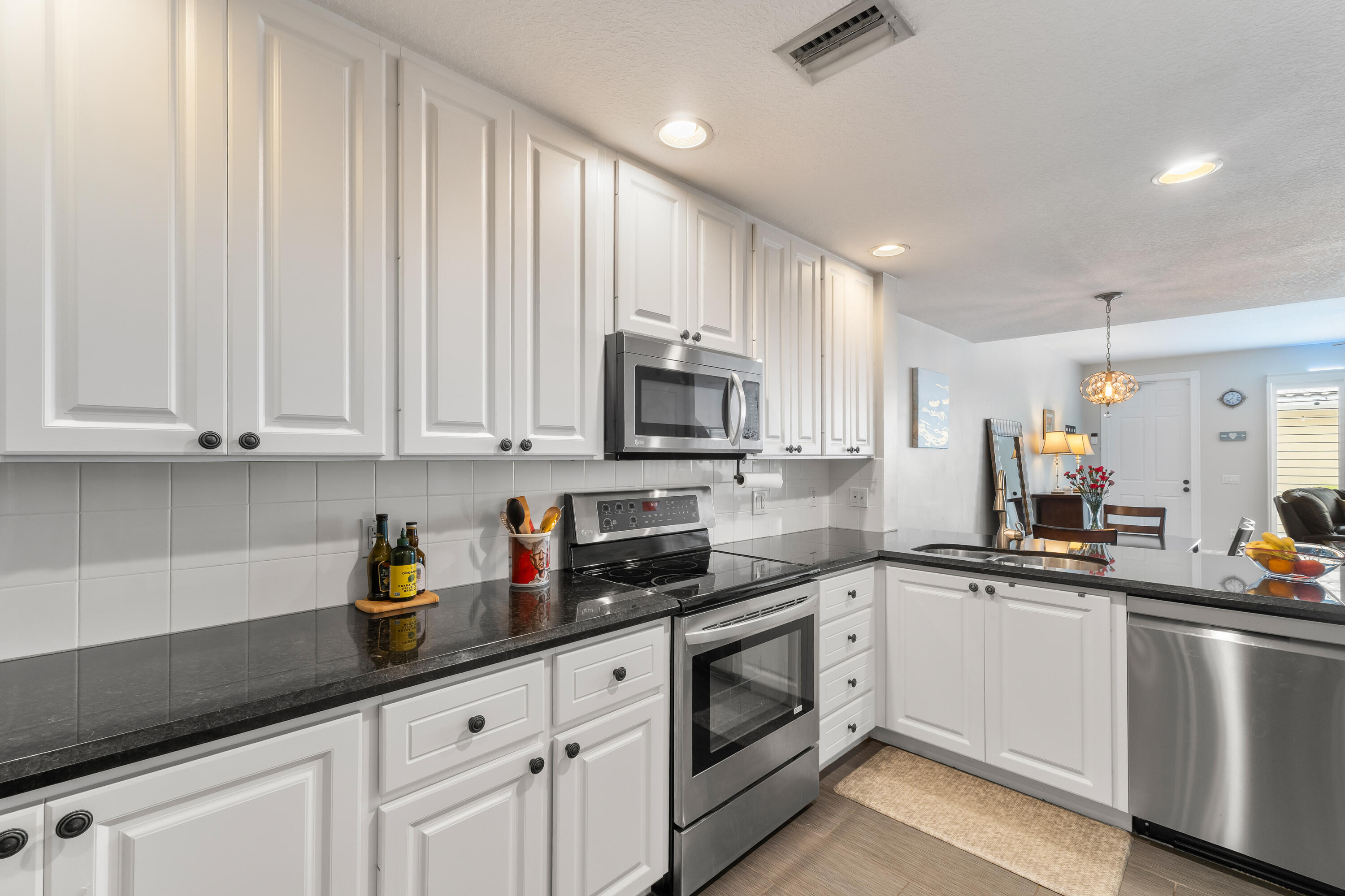 4050 Parkside Drive Jupiter, FL 33458 - Photo 22 of 59 Kitchen