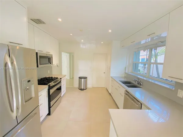 $8,900 | 8959 Dickens Avenue, Surfside, FL 33154