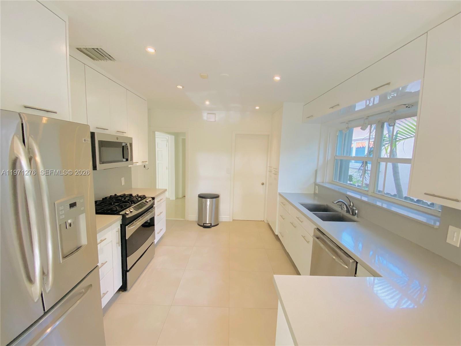 8959 Dickens Avenue Surfside, FL 33154 - Photo 8 of 28