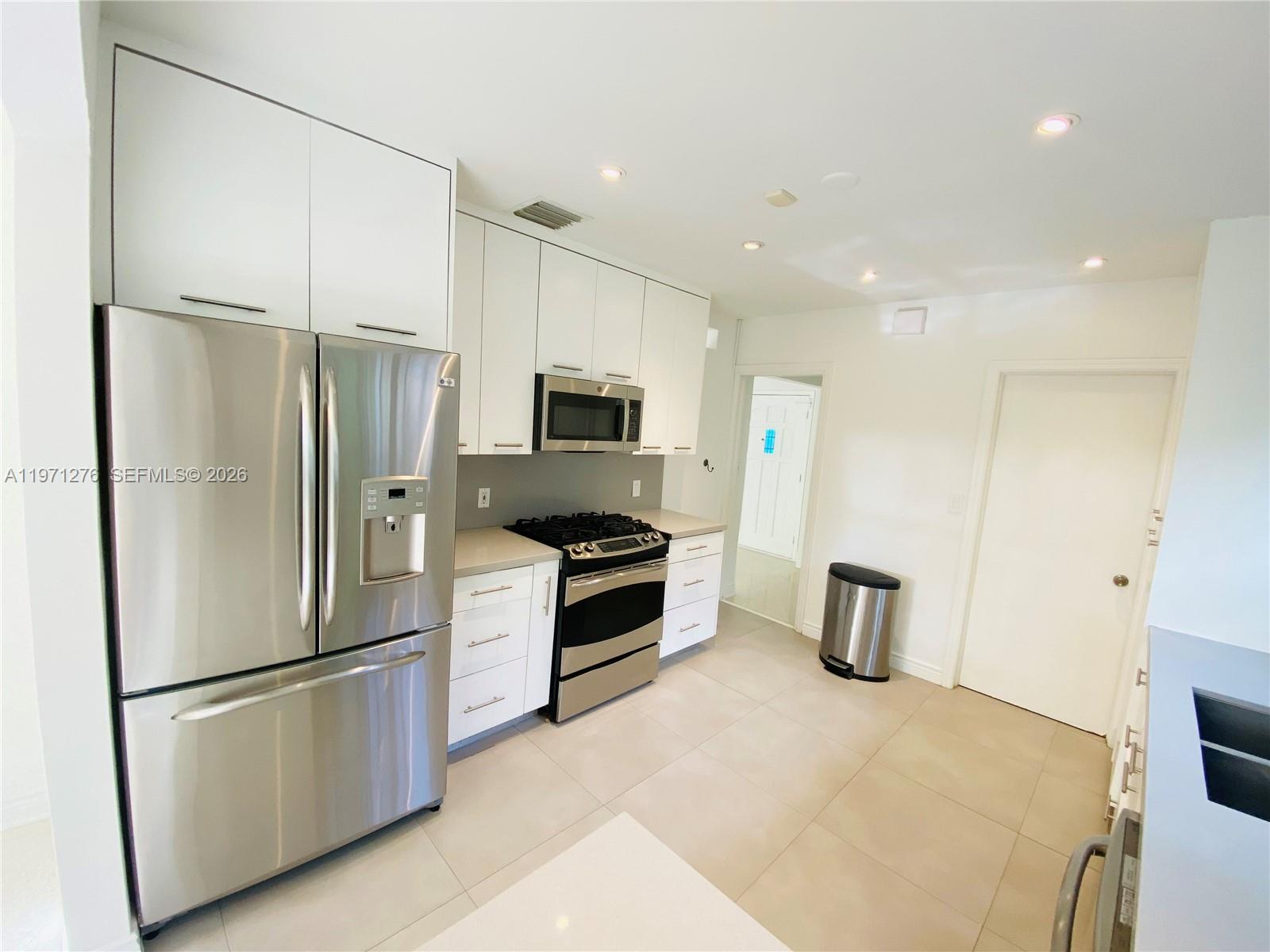 8959 Dickens Avenue Surfside, FL 33154 - Photo 9 of 28