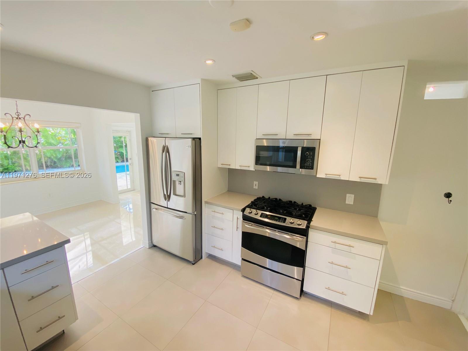 8959 Dickens Avenue Surfside, FL 33154 - Photo 10 of 28