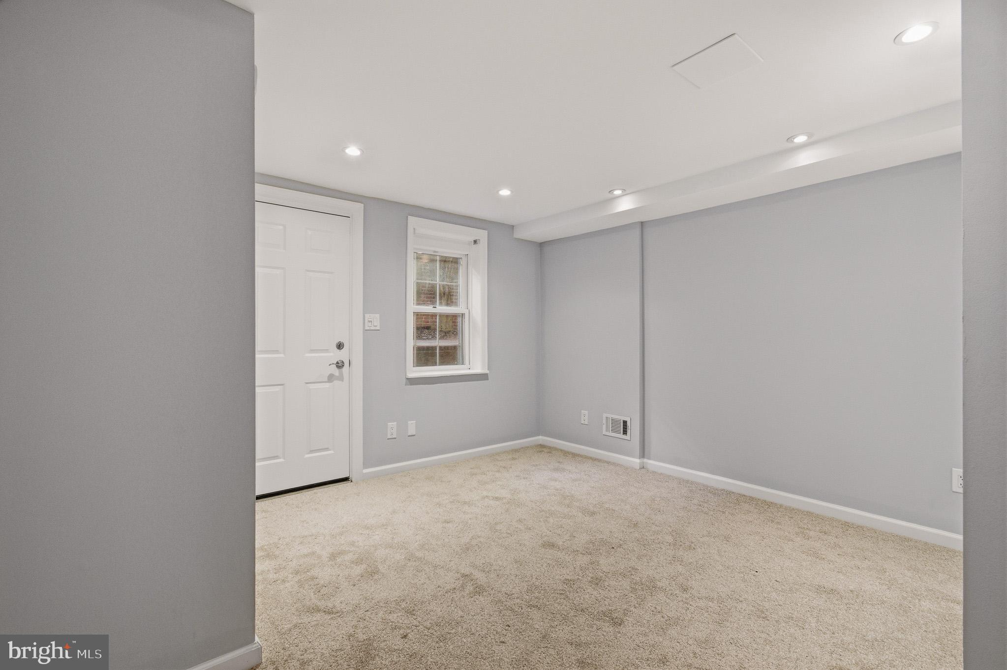 2117 S Street Northwest Washington, DC 20008 - Photo 54 of 63 an empty room with windows and closet