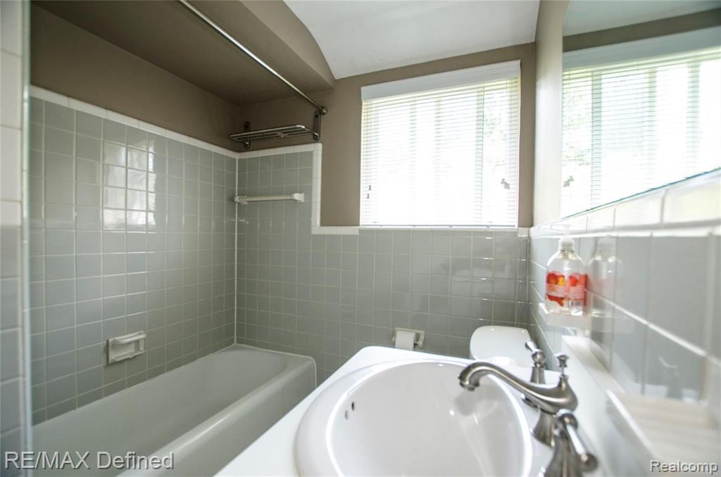 569 East 14 Mile Road Birmingham, MI 48009 - Photo 13 of 28