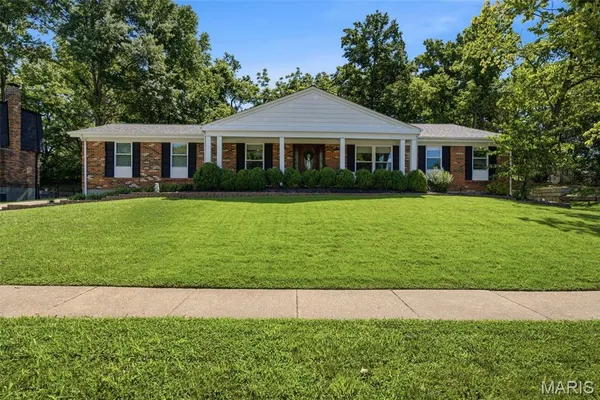 $614,900 | 2340 Fairoyal Drive, Des Peres, MO 63131