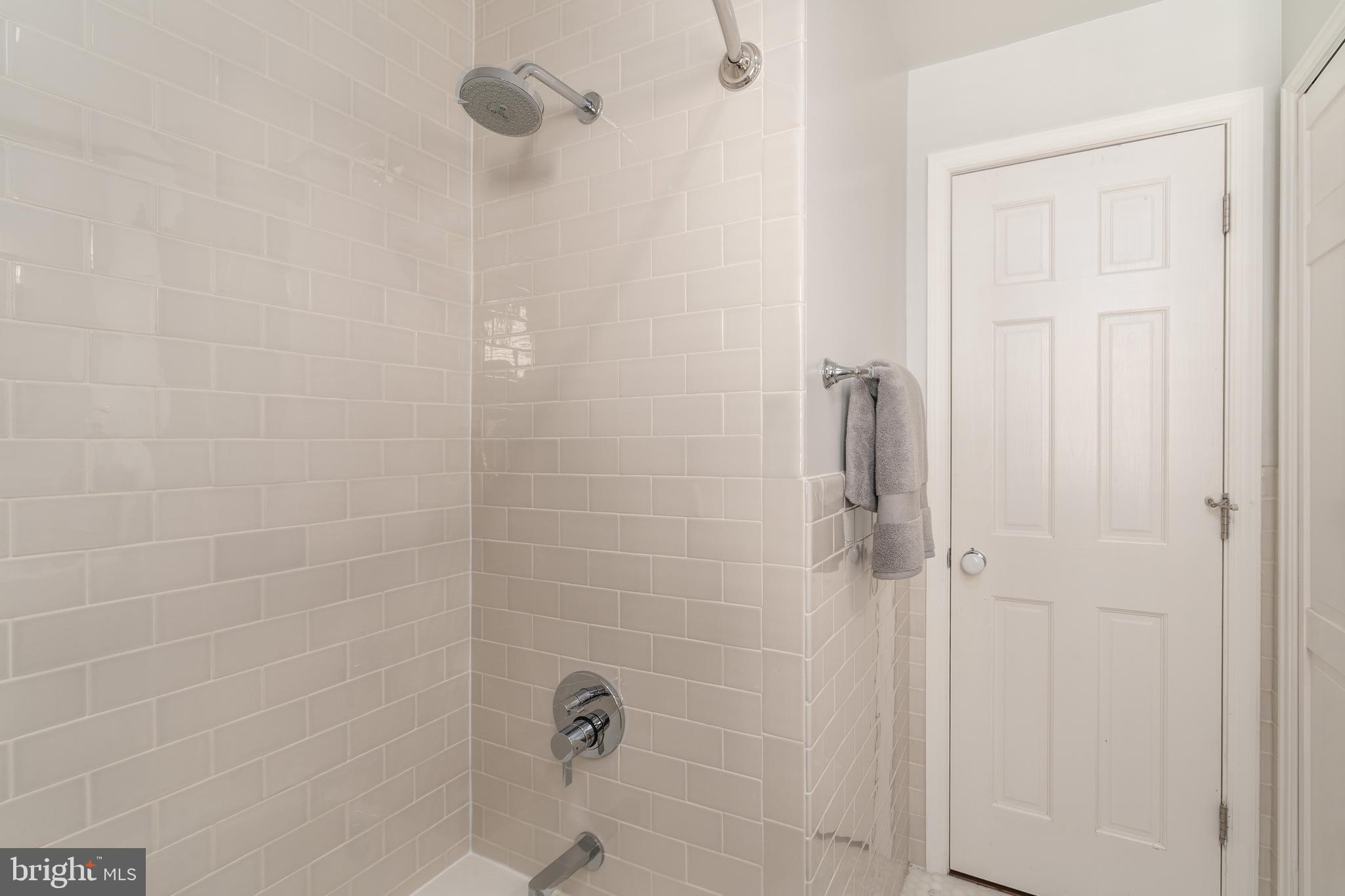603 Russell Road Alexandria, VA 22301 - Photo 27 of 58 Renovated main level bathroom