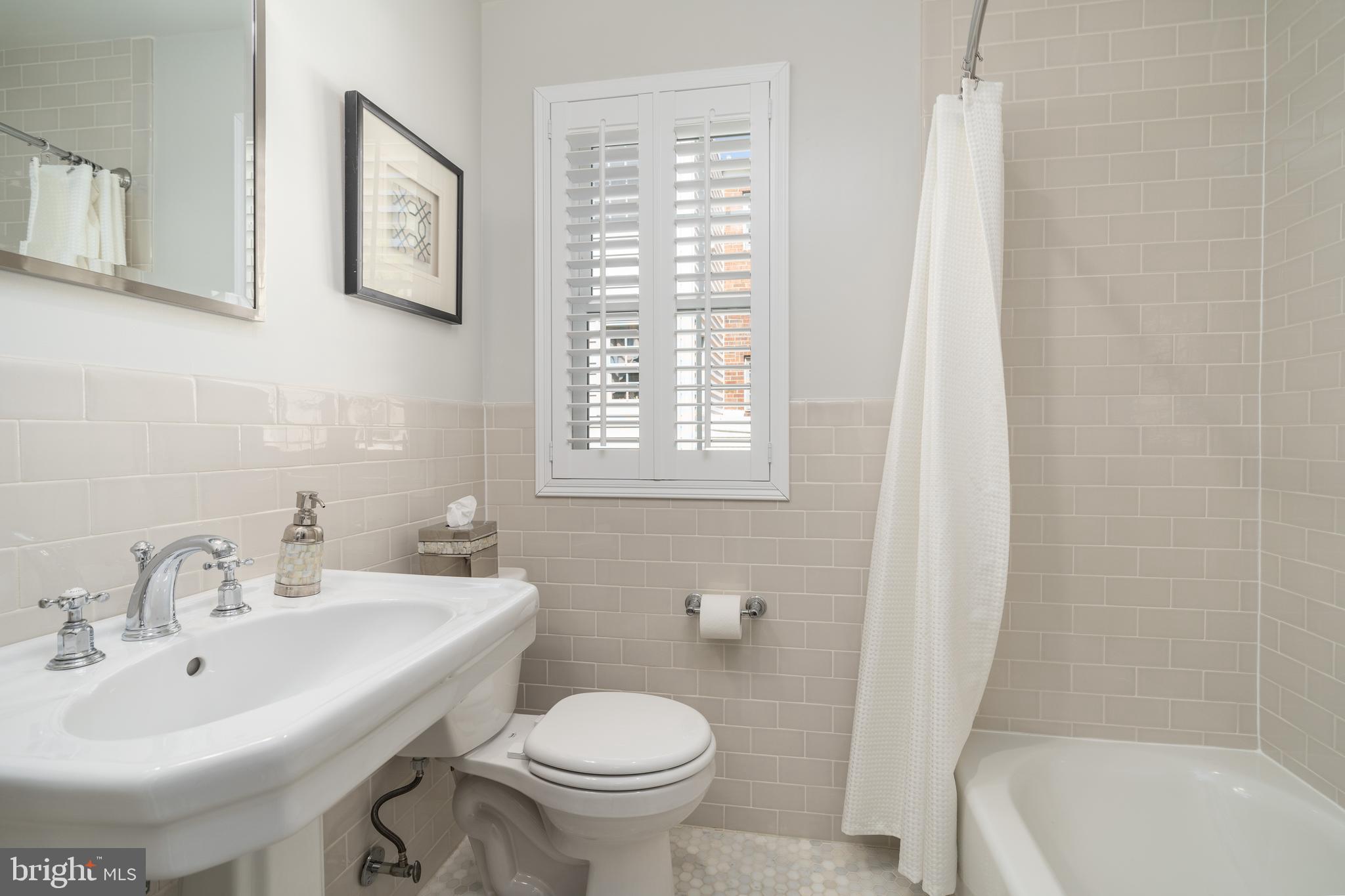 603 Russell Road Alexandria, VA 22301 - Photo 28 of 58 Renovated main level bathroom