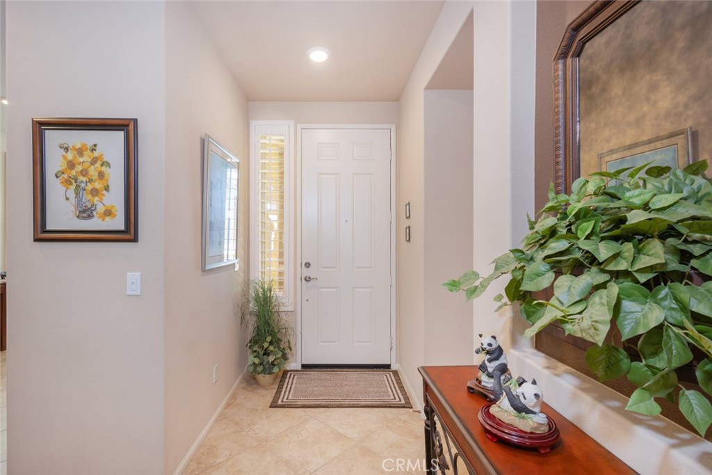 1370 Corte Alamonte Hemet, CA 92545 - Photo 5 of 62 a living room with furniture