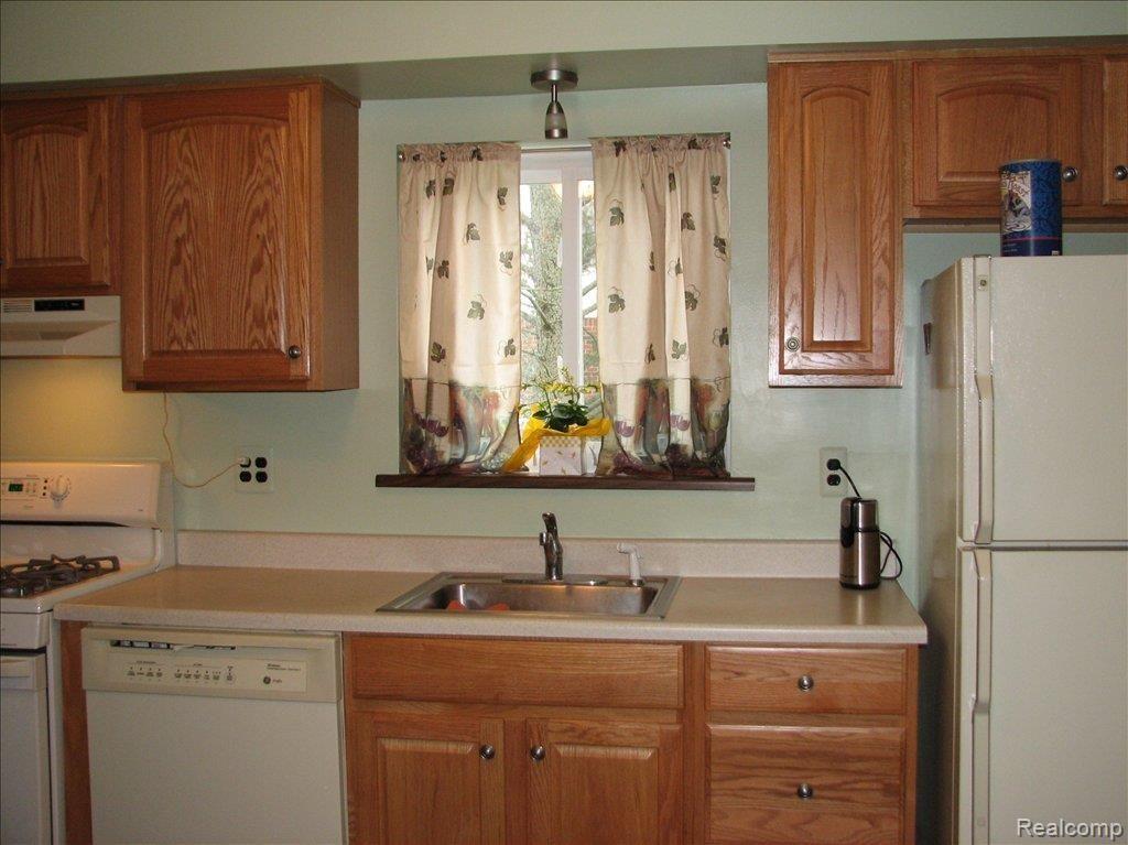 9237 Sheldon Road Plymouth, MI 48170 - Photo 7 of 17 Updated Kitchen