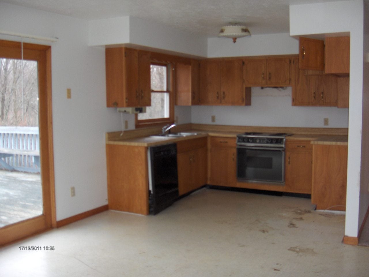 111 Weiss Road Ballard, WV 24918 - Photo 6 of 32 Kitchen off of deck and dining area.