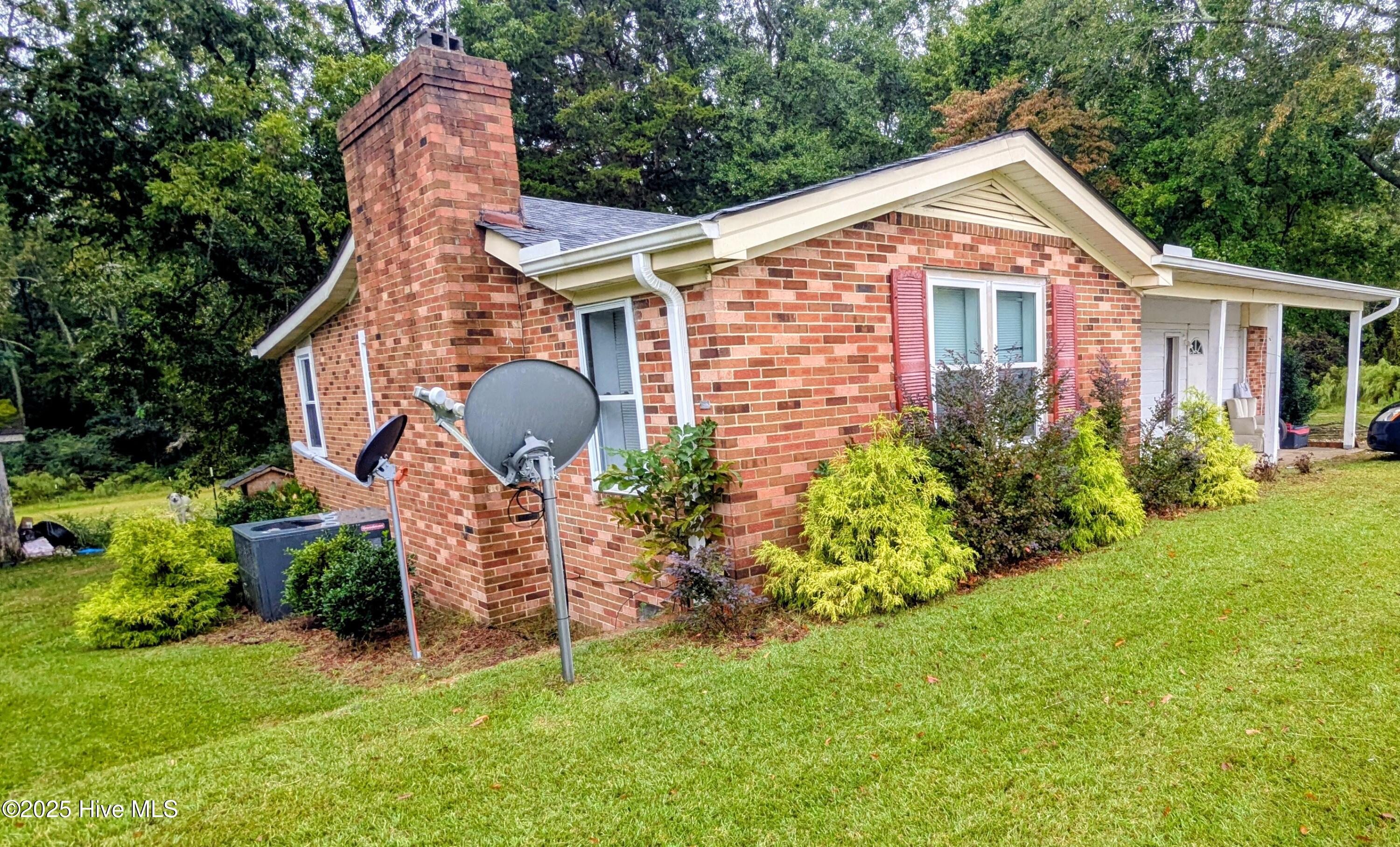 312 T Johnson Road Carthage, NC 28327 - Photo 2 of 23 PXL_20250929_162433154~2