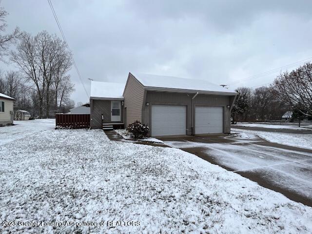 3102 West Miller Road Lansing, MI 48911 - Photo 1 of 41 IMG_3191