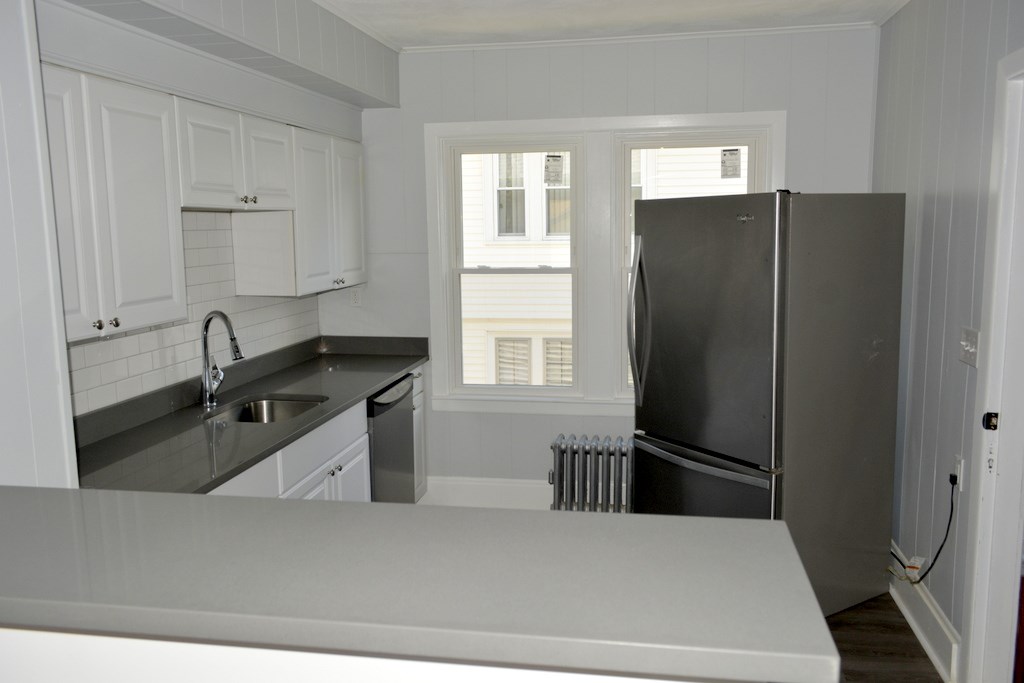 112 Colonial Road Providence, RI 02906 - Photo 11 of 29 Gallery Image 11