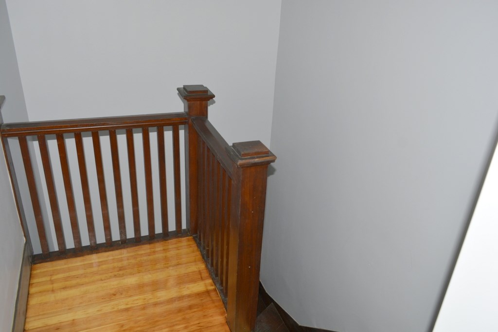 112 Colonial Road Providence, RI 02906 - Photo 17 of 29 Gallery Image 17