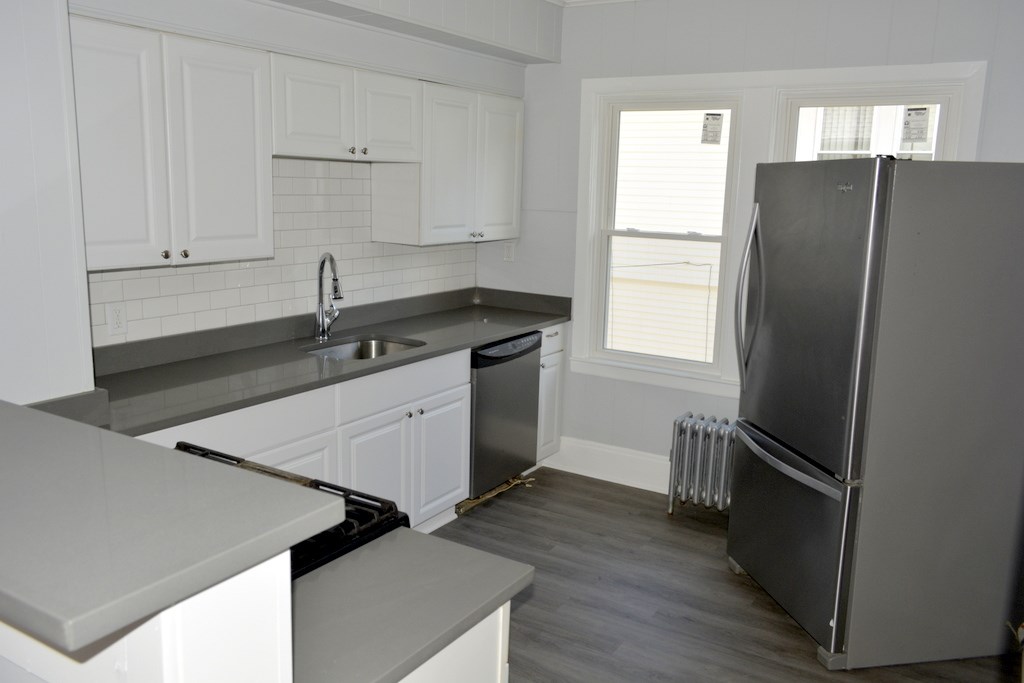 112 Colonial Road Providence, RI 02906 - Photo 10 of 29 Gallery Image 10