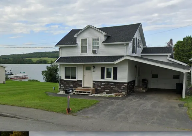 $299,900 | 481 Main Street, St. Agatha, ME 04772