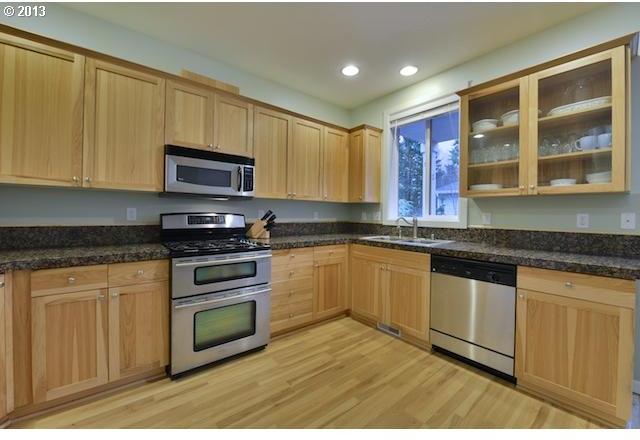 804 North 9th Way Ridgefield, WA 98642 - Photo 5 of 11 Kitchen