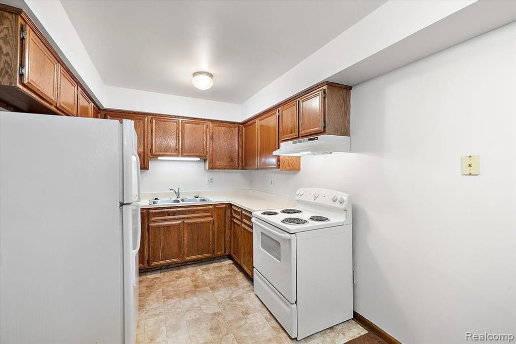 16411 East 10 Mile Road Eastpointe, MI 48021 - Photo 43 of 57