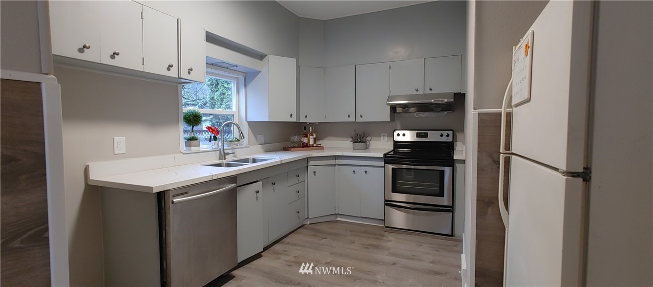 522 Wells Avenue South Renton, WA 98057 - Photo 10 of 19 a kitchen with a sink cabinets and appliances