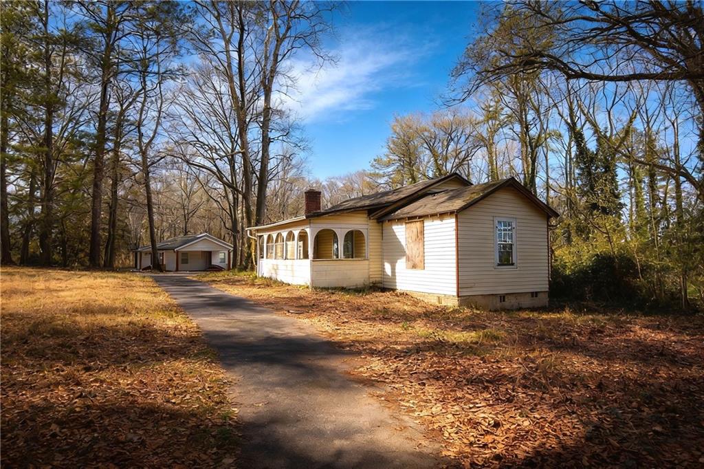 731 Bolton Road Northwest Atlanta, GA 30331 - Photo 4 of 20 a view of a house with a yard